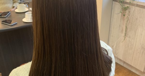 広がりやうねり、強いくせにも酸性縮毛矯正がオススメです!