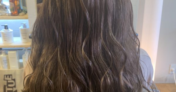 酸性縮毛矯正をかけた髪の毛もコテ巻き出来ます!
