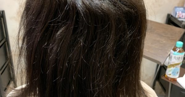 髪質改善、酸熱トリートメントでもなく、ストレートパーマとも違う圧倒的な艶感と質感。酸性縮毛矯正。