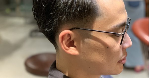 メンズカット、フェードカットでさりげなく男を上げるツーブロックみたいなアンダーカットフェードで洒落感アップバング