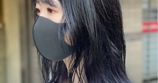 黒髪、ダークトークをベースにした。バイト、お仕事のときに結んで隠せるインナーカラー
