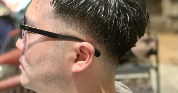 メンズフェードカット、メガネによく似合う。好感度UP。メンズカット。