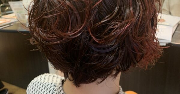春のニュアンスパーマ、くるくるウェービーなウェットスタイル
