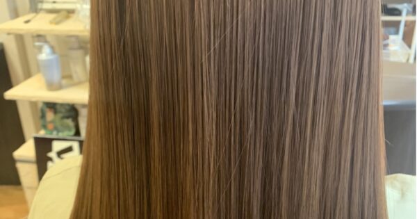 酸性縮毛矯正トリートメントで綺麗な艶髪になれます。