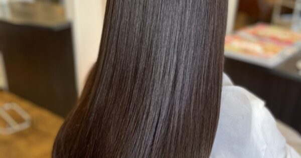 雨でもサラ艶まとまりスタイル、酸性縮毛矯正がオススメ!