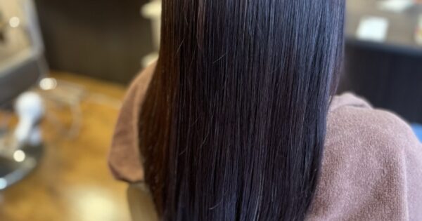 髪の広がる、まとまらない方には酸性縮毛矯正がおすすめです!